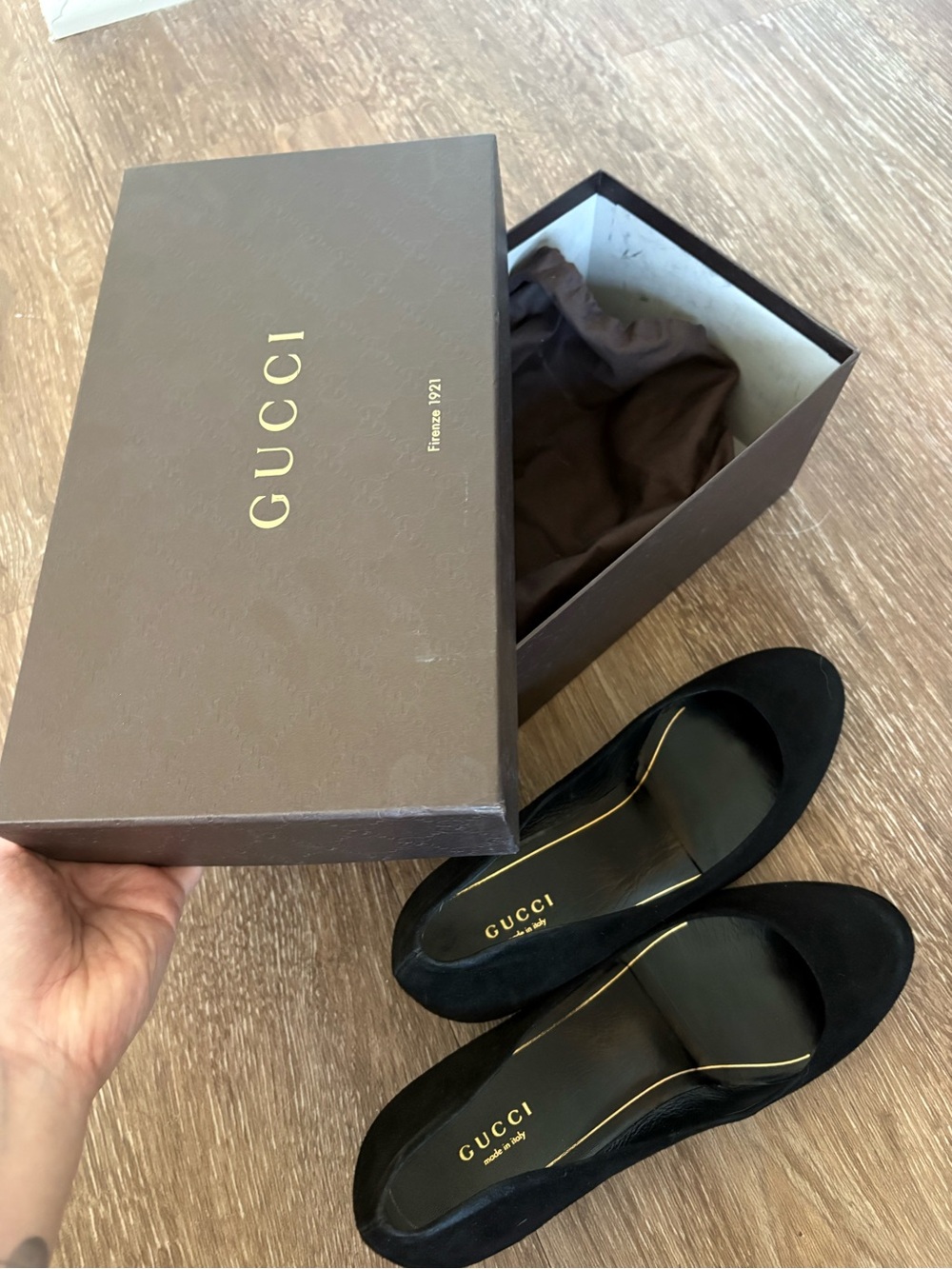 Gucci Black Suede Round-Toe Ballet Flats with Gold Logo